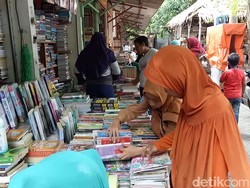Sejarah Kampung Ilmu, Tempat Berburu Buku Bekas di Surabaya