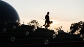 FOTO: Habis Gelap Terbitlah Terang di Thailand Setelah setahun berduka karena kepergian Raja Bhumibol, masyarakat Thailand mulai menggelar beberapa festival budaya yang tahun lalu ditiadakan.