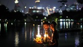 FOTO: Habis Gelap Terbitlah Terang di Thailand Setelah setahun berduka karena kepergian Raja Bhumibol, masyarakat Thailand mulai menggelar beberapa festival budaya yang tahun lalu ditiadakan.