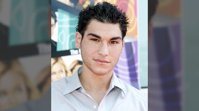 Bradley Bufanda yang menjadi Felix Toombs di serial Veronica Mars ditemukan meninggal setelah ia lompat dari gedung dan meninggalkan pesan terakhir.