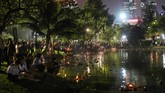 FOTO: Habis Gelap Terbitlah Terang di Thailand Setelah setahun berduka karena kepergian Raja Bhumibol, masyarakat Thailand mulai menggelar beberapa festival budaya yang tahun lalu ditiadakan.