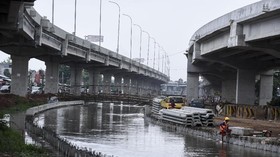 Tol Becakayu Jadi 'Air Terjun', Kalimalang Tergenang Banjir