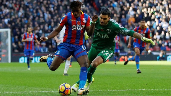 Crystal Palace dikabarkan membanderol harga Wilfried Zaha sebesar £40 juta atau sekitar Rp517 miliar usai Arsenal menawar penyerangnya itu.