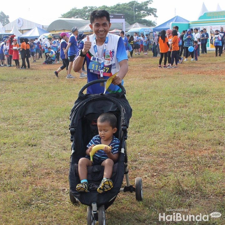 <p>Kompaknya ayah dan si kecil berolahraga bareng di CT Arsa Charity Fun Run.</p>
