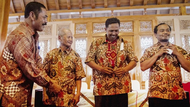 Ketua DPC PDIP Solo Hadi Rudyatmo menolak disebut tak mendukung putra Jokowi, Gibran Rakabuming Raka menjadi walikota Solo.