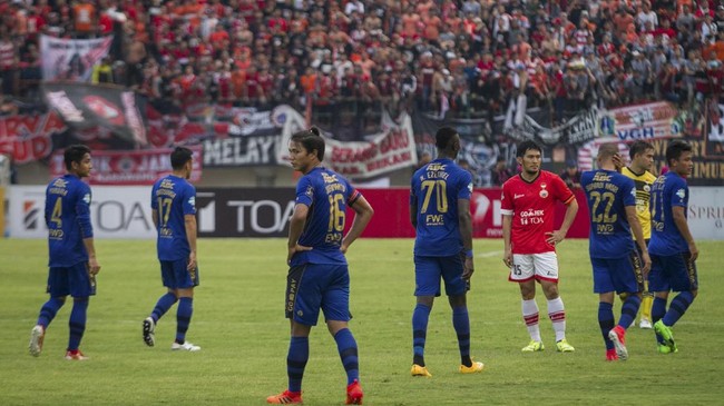 Bek veteran Persib Bandung, Supardi Nasir, masih menyimpan kekecewaan terhadap wasit Shaun Evans yang tidak mengesahkan gol sundulan Ezechiel N'Douassel.