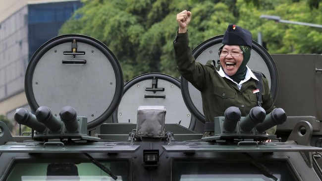 Politikus PDIP Hendrawan Supratikno mengatakan Mensos Risma harus lebih sabar dalam menata para ASN Kemensos agar sigap menangani dampak pandemi Covid-19.