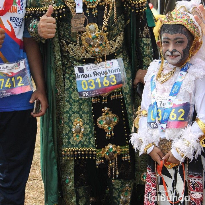 <p>Wah, total banget lho si kecil dandannya.</p>