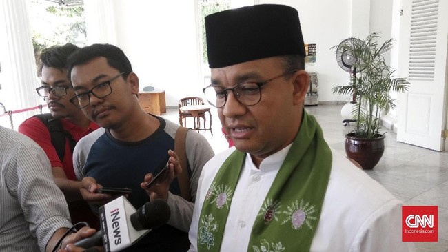Anies Baswedan akan mengubah peraturan gubernur yang melarang kegiatan keagamaan di Monas. Larangan itu menurutnya bertentangan dengan Pancasila.