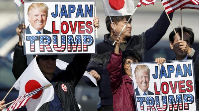 Belum Tiba di Korea Selatan, Trump Sudah Disambut Aksi Protes