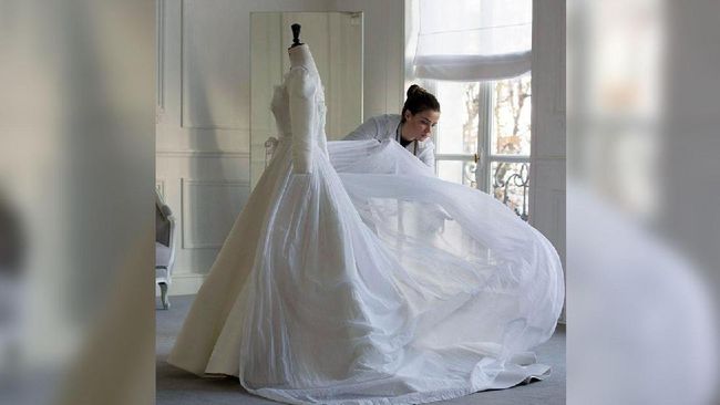 Rumah mode asal Perancis, Dior mengumumkan nama perancang busana (desainer) yang membuat gaun pengantin untuk aktris asal Korea Selatan, Song Hye Kyo.