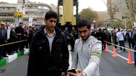 Peringati Penyanderaan di Kedubes AS, Iran Pamerkan Rudal