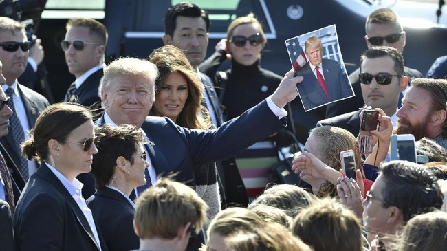 Presiden AS Donald Trump yang menuding media pengkritiknya sebagai penyebar berita palsu dan bakal mendapuk salah satunya dengan penghargaan Fake News Award.