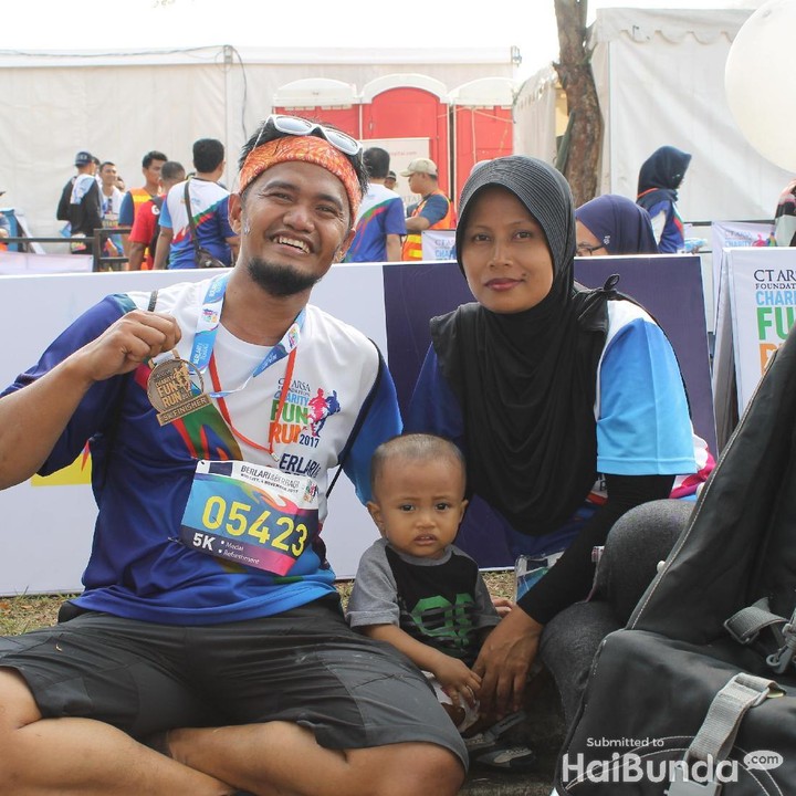 <p>Kalau sudah sampai finish, saatnya istirahat sambil foto-foto.</p>