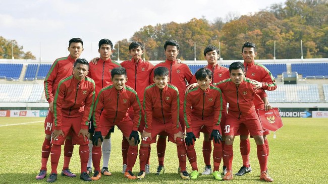 Mantan pelatih Timnas Indonesia U-19, Eduard Tjong, menilai skuat arahan Indra Sjafri rapuh di lini pertahanan. Namun, ia memuji serangan Garuda Nusantara.