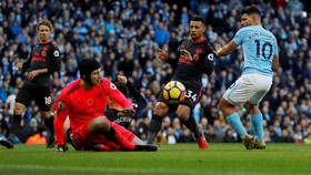 Cech: Gol Ketiga Manchester City Sulitkan Arsenal