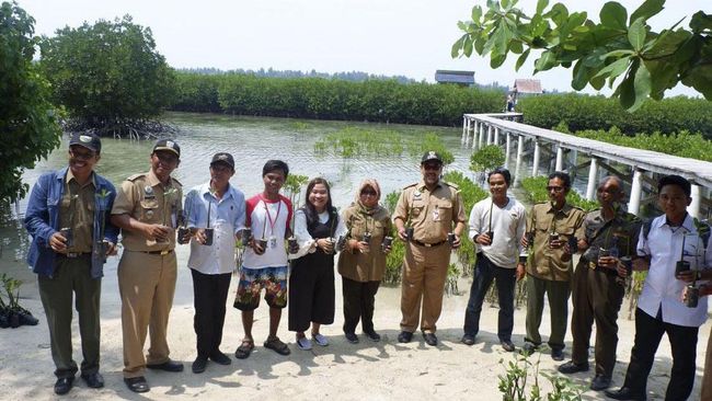 Satu setengah tahun setelah dicanangkan, Gerakan 1.000 memamerkan kegiatan yang bertujuan memajukan perekonomi dan pengembangan Kepulauan Seribu.
