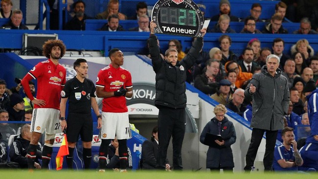Jose Mourinho menilai posisi kedua yang ditempati Manchester United saat ini tidak terlalu buruk bila melihat kondisi yang mereka hadapi.