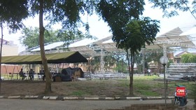 VIDEO: Tenda Pernikahan Kahiyang-Bobby Mulai Berdiri di Medan