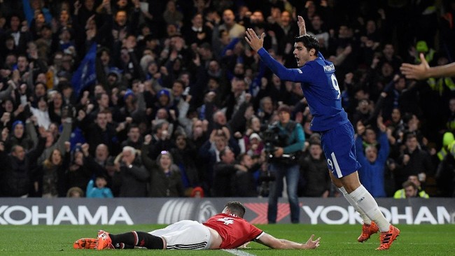 Duel Chelsea lawan Manchester United berakhir tanpa gol di babak pertama. Tuan rumah lebih dominan di paruh pertama laga ini.