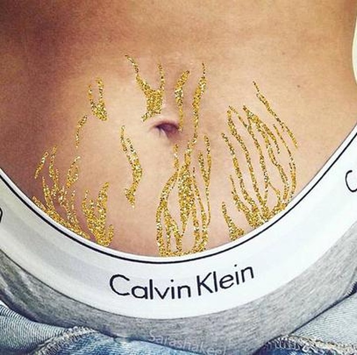 <p>Stretch mark kadang terlihat mengganggu. Tapi, bukan berarti ini harus bikin kita minder ya, Bun. (Foto: Instagram/ @sarashakeel)</p>
