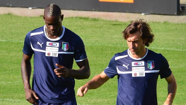 Mario Balotelli menilai Andrea Pirlo sejatinya masih punya kemampuan untuk bermain hingga 10 tahun ke depan.