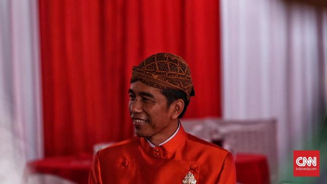 Jokowi mengaku sempat terharu saat Kahiyang Ayu melakukan sungkeman usai siraman, karena artinya ia harus melepas putri semata wayangnya untuk menikah.