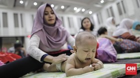Pijat Bayi Memperkuat Ikatan Orangtua dan Buah Hati