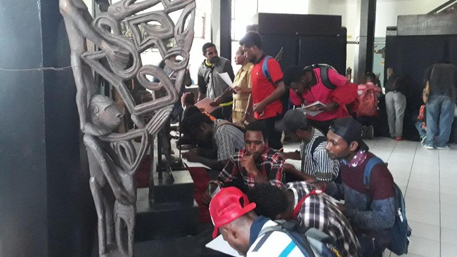 Mahasiswa Antropologi di Papua ini belajar arkeologi di Museum Negeri Provinsi Papua, kemarin. Apa manfaatnya bagi mereka?