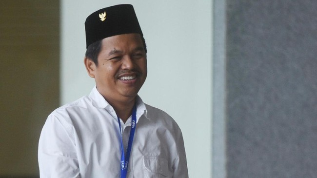 Dedi Mulyadi telah keluar dari Golkar dan sekarang menjadi kader Gerindra. Dedi juga mantan bupati Purwakarta dua periode nan menjabat dari 2008 sampai 2018.