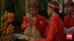Jokowi Tak Kuat Gendong Kahiyang usai Siraman