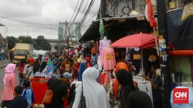 Curhat Pedagang Tanah Abang Diminta 'Uang Lapak'
