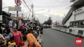 Jalan Depan Stasiun Tanah Abang Ditutup Tanpa Uji Coba