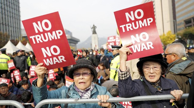 FOTO: Aksi Tolak Kedatangan Trump Meluas, Korsel Siaga Tinggi