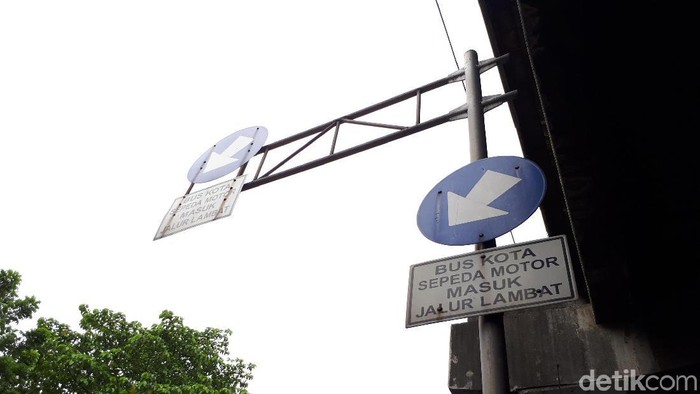 Beauties, Pengendara Motor Ini Mengaku Sudah Nyalakan Lampu pada Siang Hari Tapi Masih Ditilang! Kok Bisa?