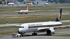 Singapore Airlines Beri Bonus Karyawan 8 Kali Gaji Usai Cuan Rp31 T