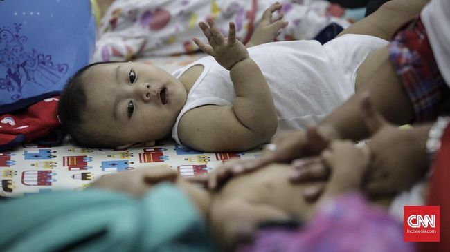 Anak dengan pipi dan tubuh menggemaskan tak selamanya baik. Tubuh gemuk anak bisa berujung pada obesitas.