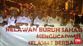 Usai Midodareni, Jokowi Membaur dengan Relawan