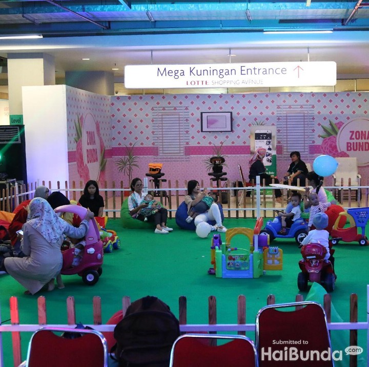 <p>Ada zona bunda juga lho. Di sini, dengan menginstal aplikasi Go-Life dan share satu artikel HaiBunda ke medsos, Bunda bisa dapat pijat gratis selama 10 menit atau manicure. Asyik kan?</p>