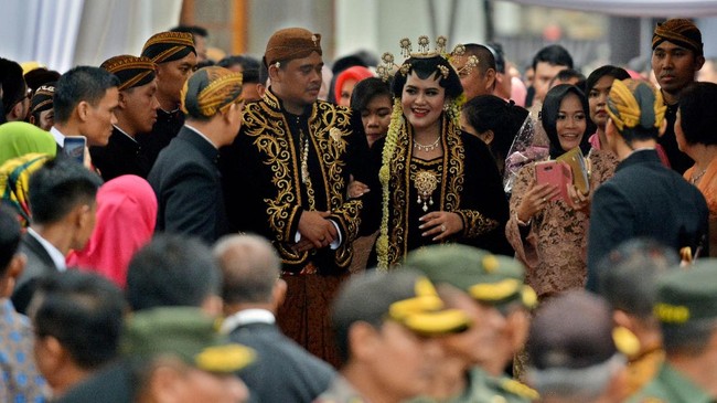 FOTO: Rona Cinta Pernikahan Kahiyang-Bobby