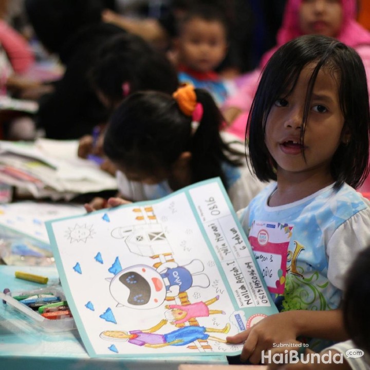 Aku udah selesai mewarnainya nih, bagus kan?