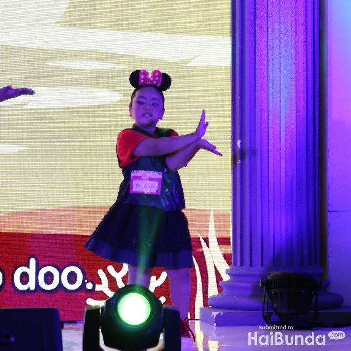 <p>Berkostum Minnie Mouse sambil nge-dance baby shark? Nggak masalah.  </p>