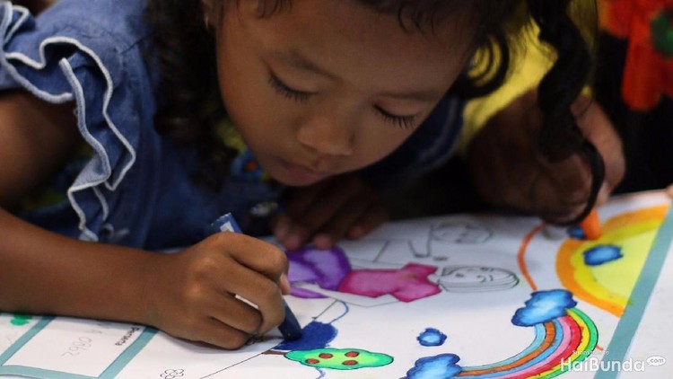 Ada cara yang bisa Bunda lakukan untuk tahu apakah anak punya bakat di bidang seni atau nggak.