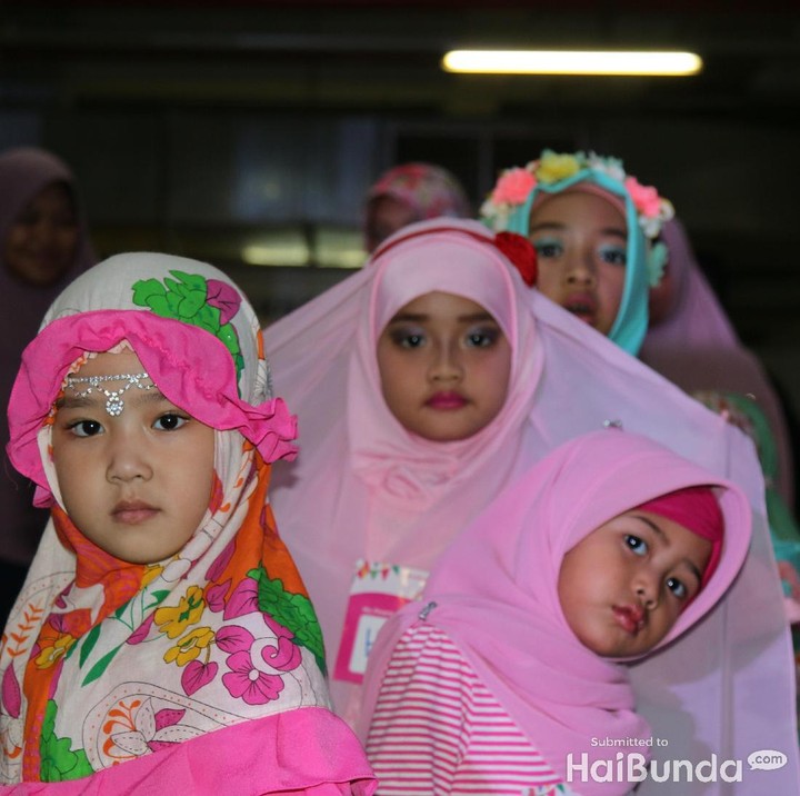 <p>Para peserta hijab hunt kids bersiap naik panggung nih.  </p>