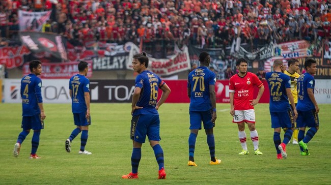 Mantan pelatih Johor Darul Ta'zim Roberto Carlos Mario Gomez resmi ditunjuk sebagai pelatih Persib Bandung untuk musim depan.