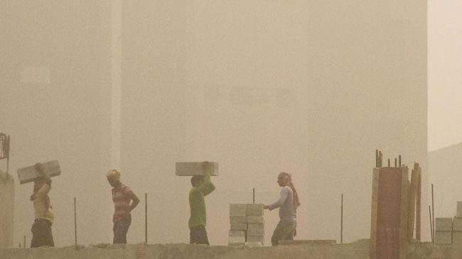 Polusi udara juga berdampak buruk pada kesehatan otak. Lansia yang tinggal di wilayah dengan tingkat polusi udara tertinggi berisiko terkena demensia.