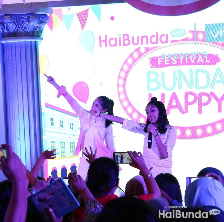 <p>Festival Bunda Happy ditutup sama penampilan Naura. Meriah!  </p>