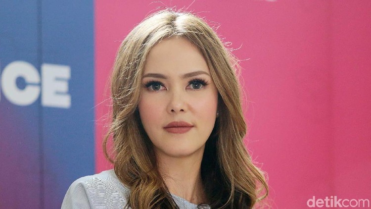 Cathy Sharon ngerasain banget manfaat yang didapat ketika dia belanja kebutuhan secara online. Apakah Bunda juga?