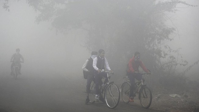 Kondisi udara di Kota New Delhi, India, pada awal pekan ini masih berbahaya akibat polusi dan tingginya konsentrasi zat pencemar.