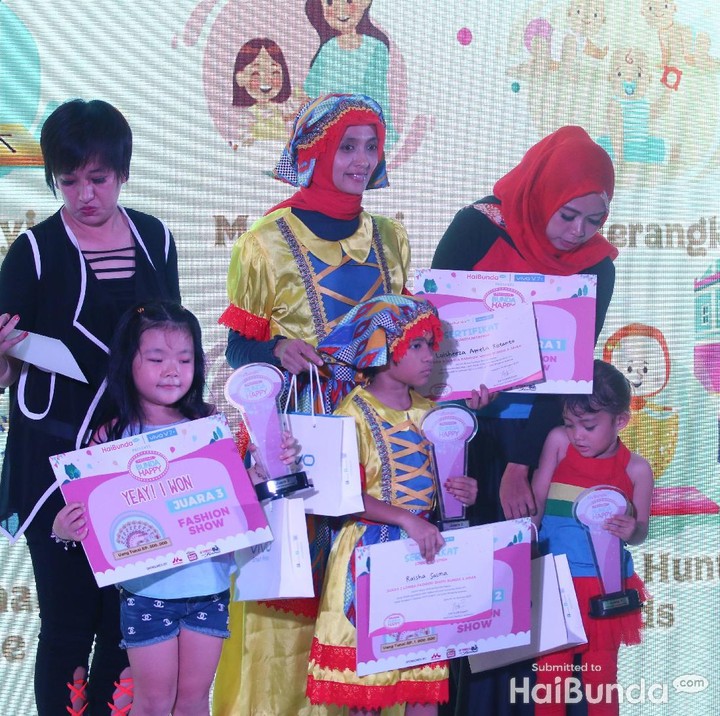 <p>Bunda sama si kecil juga bisa 'duet' di lomba fashion show ibu dan anak. Nah, ini dia para pemenangnya.</p>